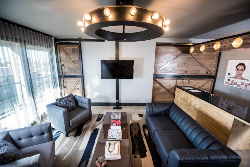 Suite with Balcony image 2