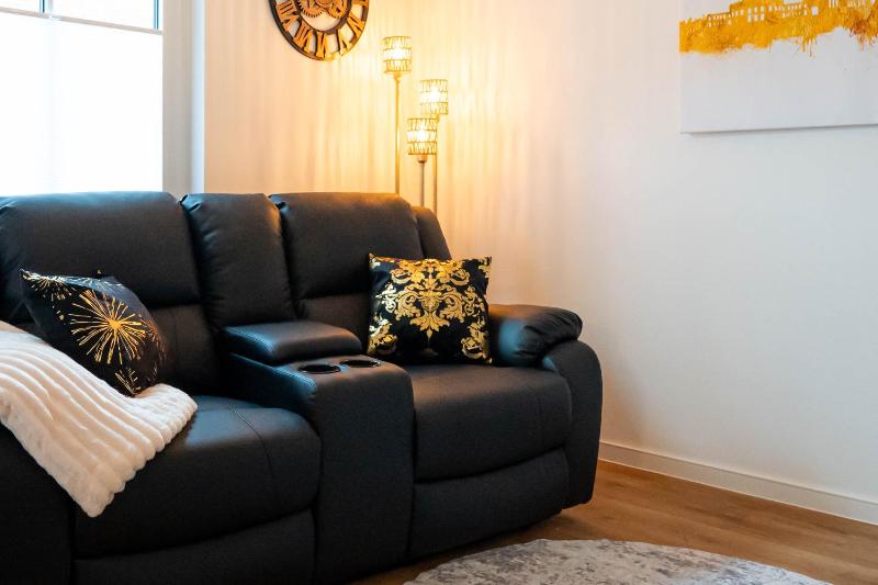 Vita Aurum Stays - Eastside Apartment - BRIGHT Collection - image 8