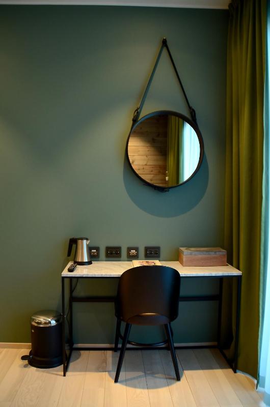 Twin Room image 4