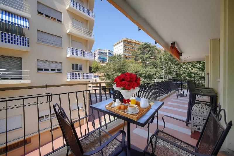 FRGK 2BDR Stanislas Apartment Terrace Central Cannes AC & ULTRA FAST Wi-Fi - image 1