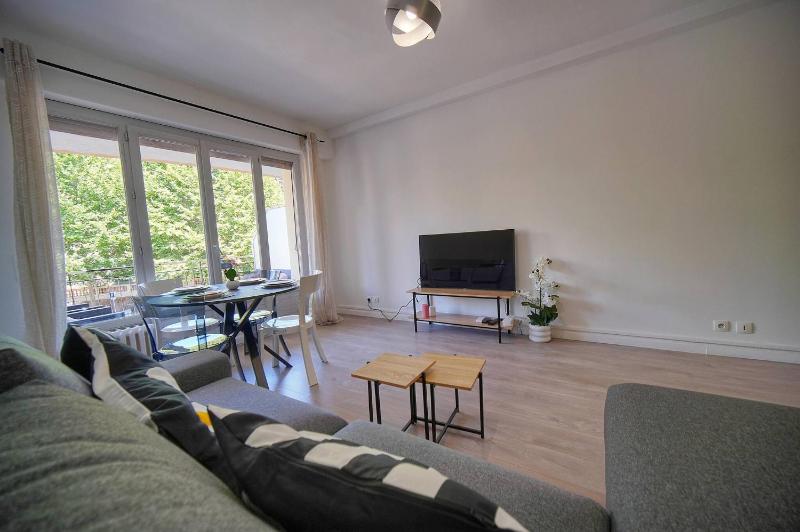 FRGK 2BDR Stanislas Apartment Terrace Central Cannes AC & ULTRA FAST Wi-Fi - image 37