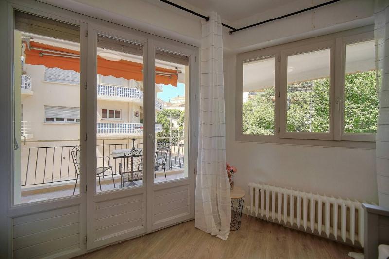 FRGK 2BDR Stanislas Apartment Terrace Central Cannes AC & ULTRA FAST Wi-Fi - image 32