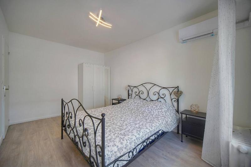 FRGK 2BDR Stanislas Apartment Terrace Central Cannes AC & ULTRA FAST Wi-Fi - image 29