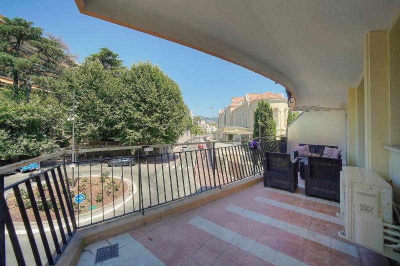 FRGK 2BDR Stanislas Apartment Terrace Central Cannes AC & ULTRA FAST Wi-Fi - image 7