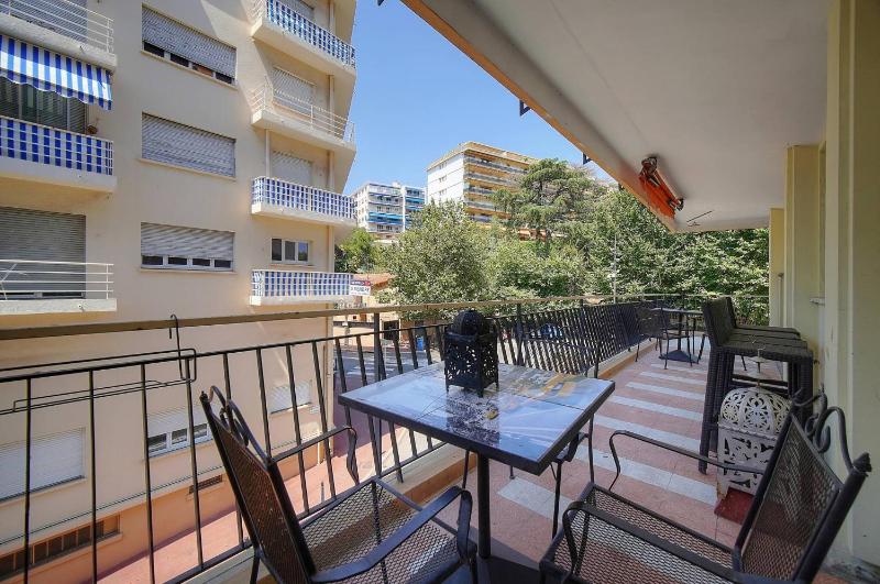 FRGK 2BDR Stanislas Apartment Terrace Central Cannes AC & ULTRA FAST Wi-Fi - image 15