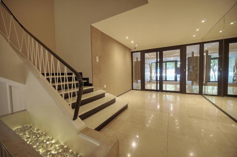 FRGK 2BDR Stanislas Apartment Terrace Central Cannes AC & ULTRA FAST Wi-Fi - image 35