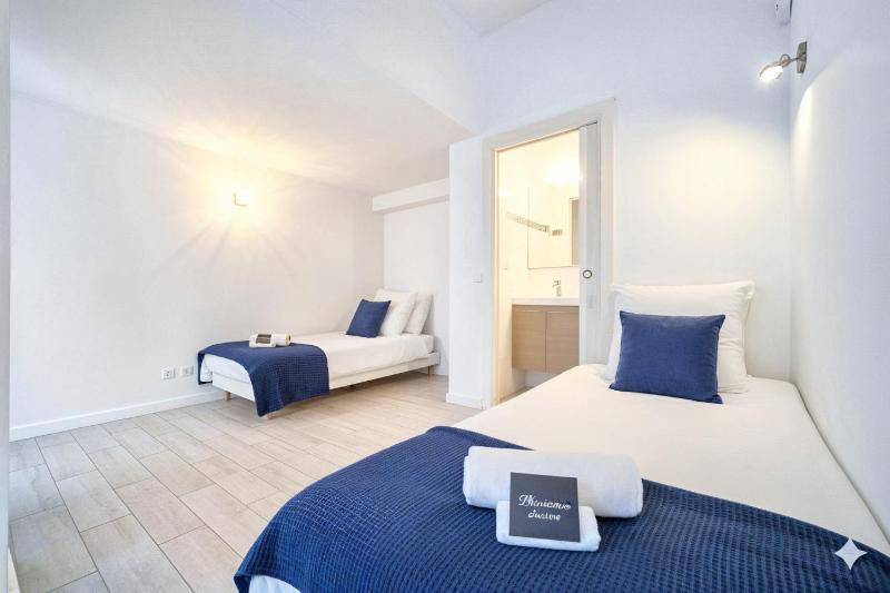 FRGK Spacious 100 sqm Loft with Terrace 2 Ensuite - image 29