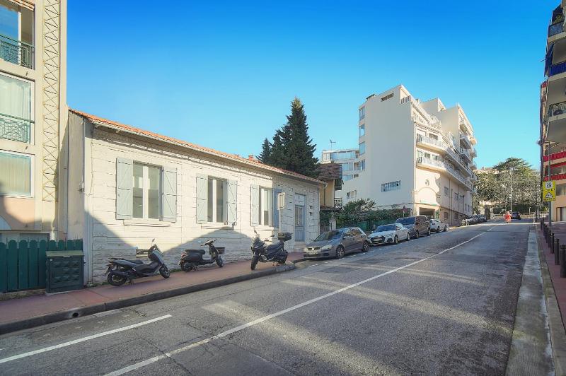 FRGK Spacious 100 sqm Loft with Terrace 2 Ensuite - image 16