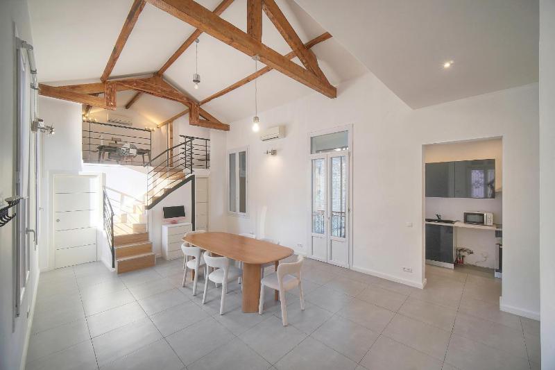 FRGK Spacious 100 sqm Loft with Terrace 2 Ensuite - image 18