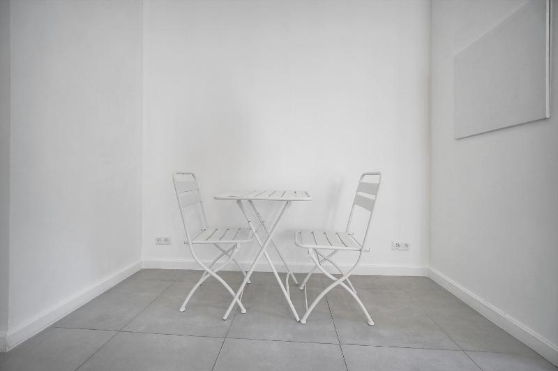 FRGK Spacious 100 sqm Loft with Terrace 2 Ensuite - image 4