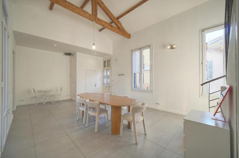 FRGK Spacious 100 sqm Loft with Terrace 2 Ensuite - image 15