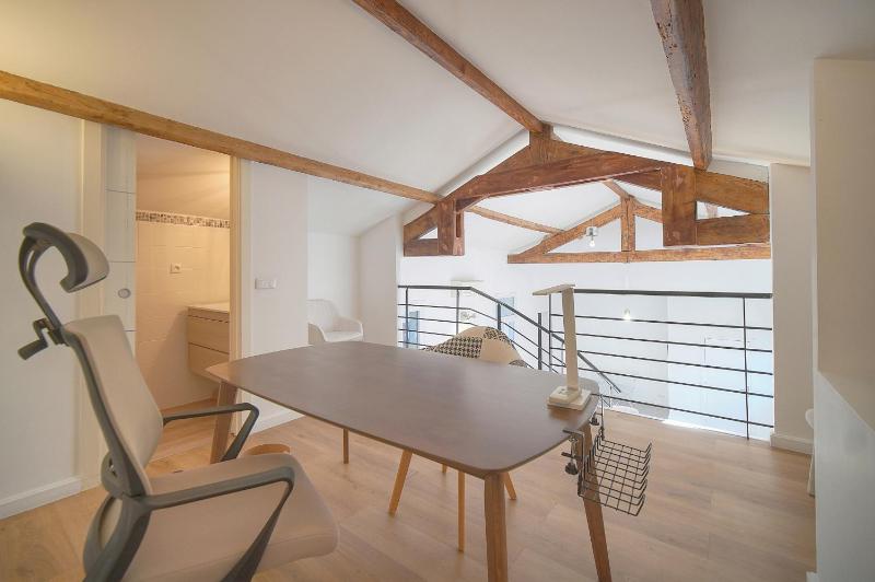 FRGK Spacious 100 sqm Loft with Terrace 2 Ensuite - image 34