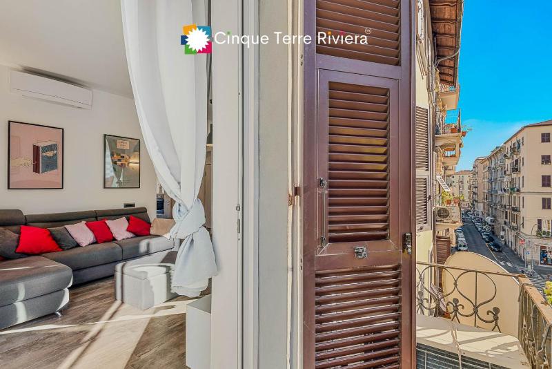 Graffiti House Luxury Apartment - image 7