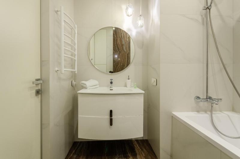 11-212 Central Park John McCain 7 Kyiv centre stunning city view 15 kW backup power Petrovdom Apartment - image 5