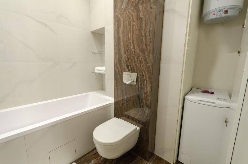 11-212 Central Park John McCain 7 Kyiv centre stunning city view 15 kW backup power Petrovdom Apartment - image 3