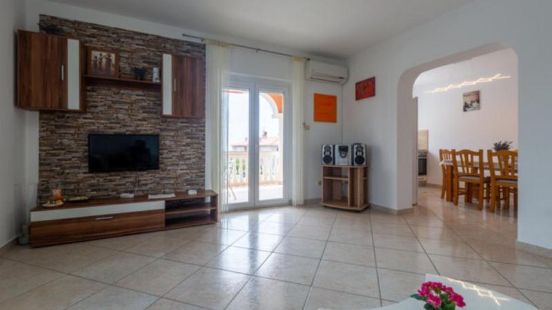 Apartman Benni by Villas Guide - image 10