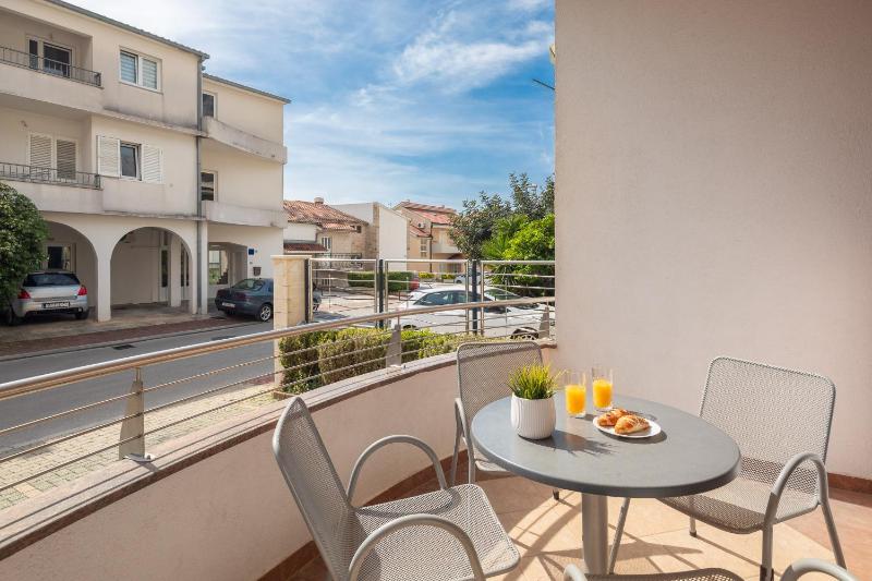 Brkić Apartments with Private Parking - image 2