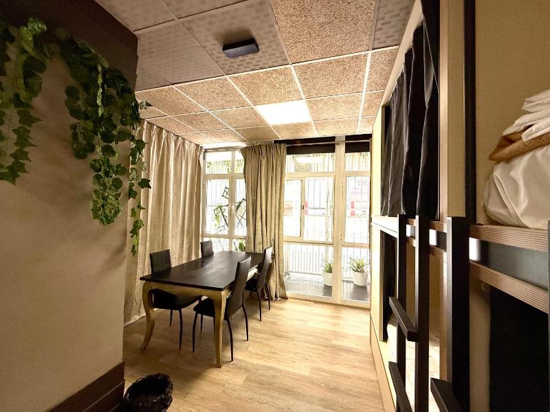 HOSTEL Pepper-Gold -STEP-FREE ENTRANCE -car- free Space-no nois-3 minutes from Port -BED ROOMS 8 GUEST 55 M2 AND 8 GUEST 65 M2 - image 50