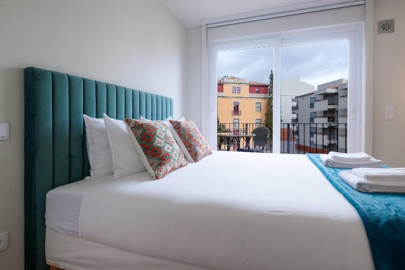 Magnolia 6 Luxury with AC Metro Downtown Porto - image 15