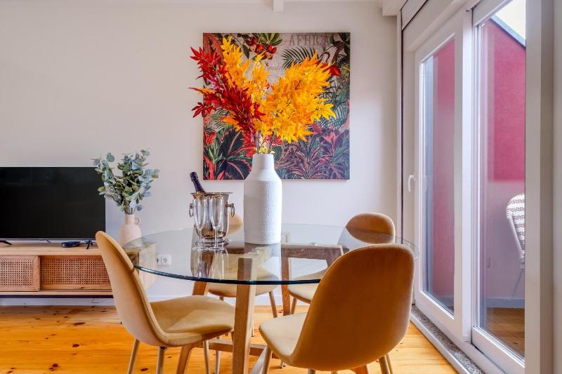 Magnolia 6 Luxury with AC Metro Downtown Porto - image 8