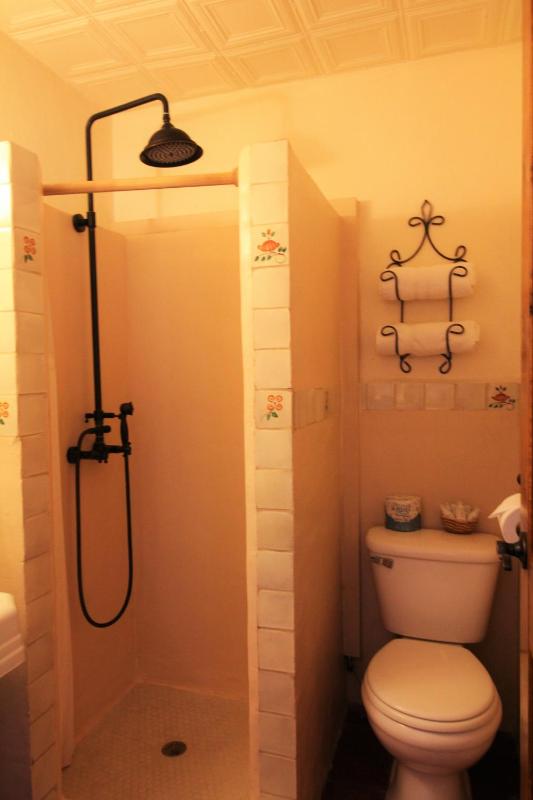 Standard King Room image 4