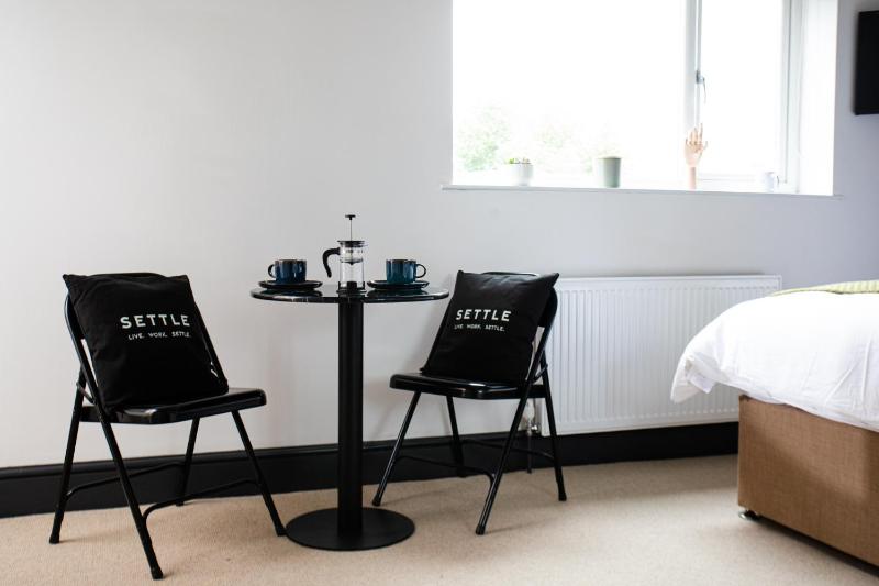Settle in Southampton - Stylish Self Check-In Rooms & Suites - image 7