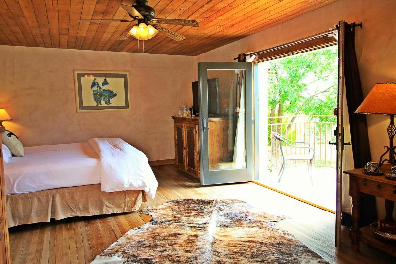 Superior King Queen Suite image 2