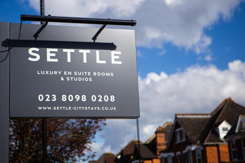 Settle in Southampton - Stylish Self Check-In Rooms & Suites - image 32