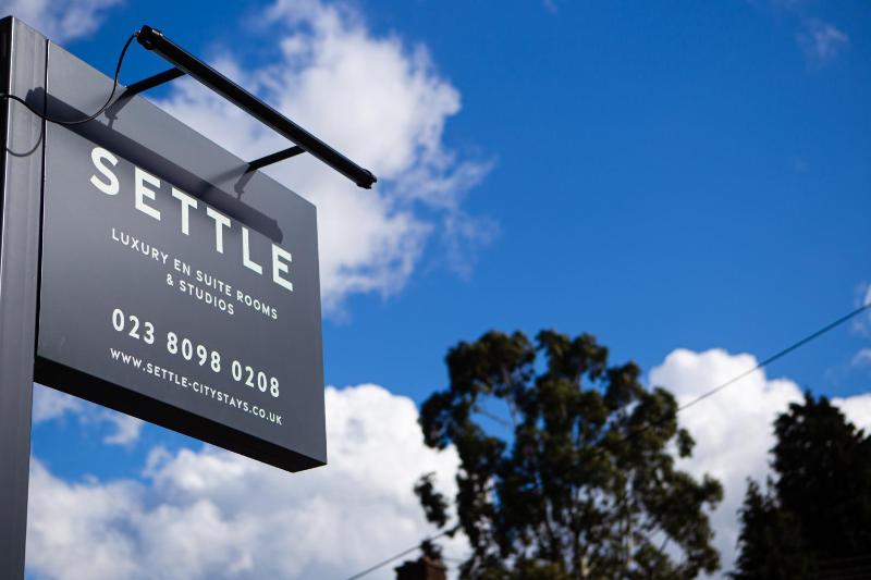 Settle in Southampton - Stylish Self Check-In Rooms & Suites - image 28