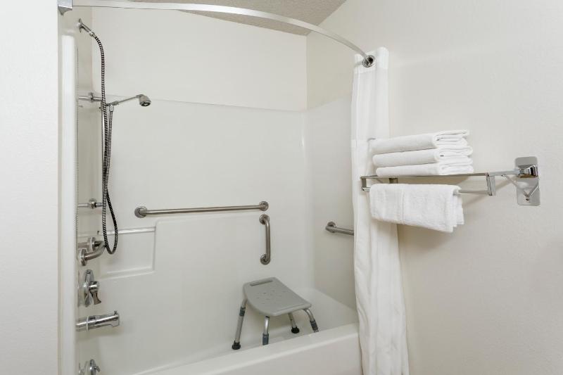 King Room with Bath Tub - Mobility Accessible/Non-Smoking image 1