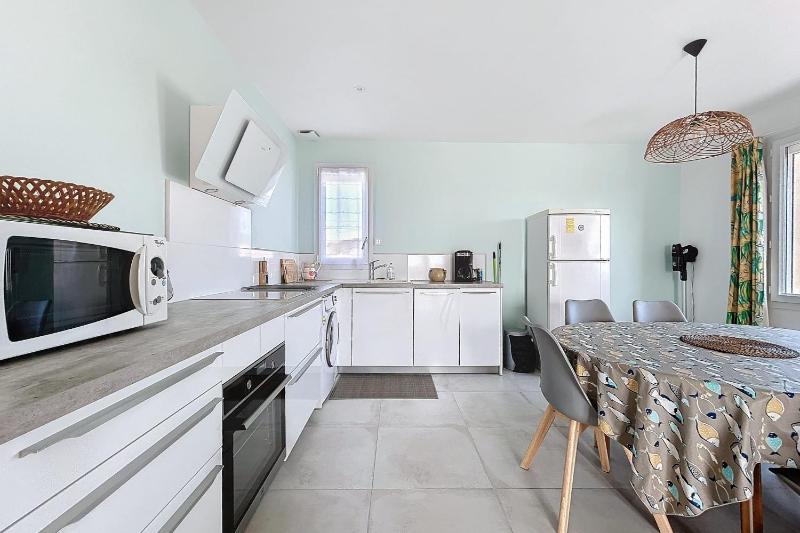 Spacious cocoon in Narbonne - with sea view - image 4
