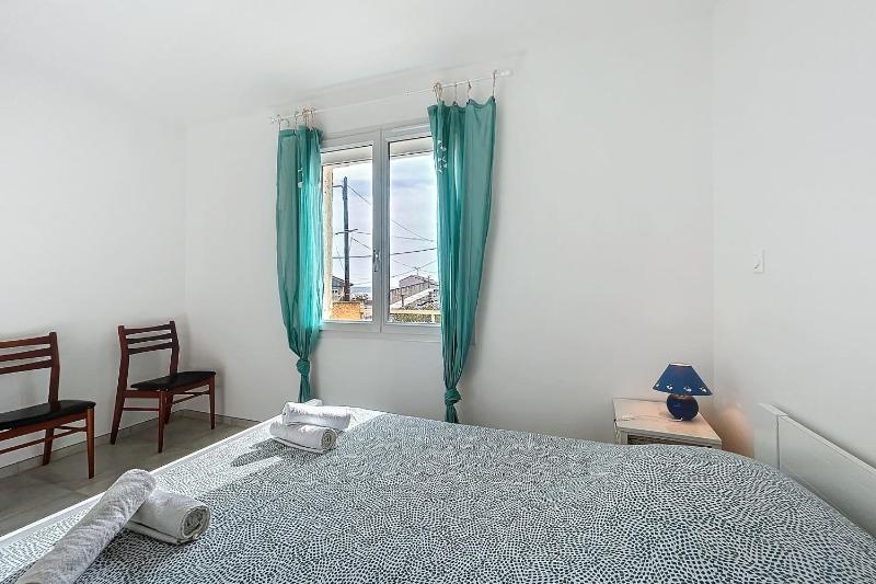 Spacious cocoon in Narbonne - with sea view - image 11