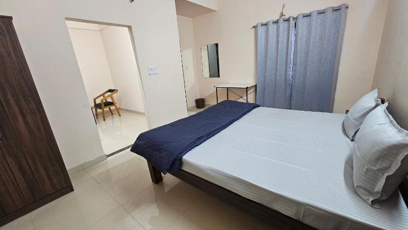Cozy Den Hotel - image 7