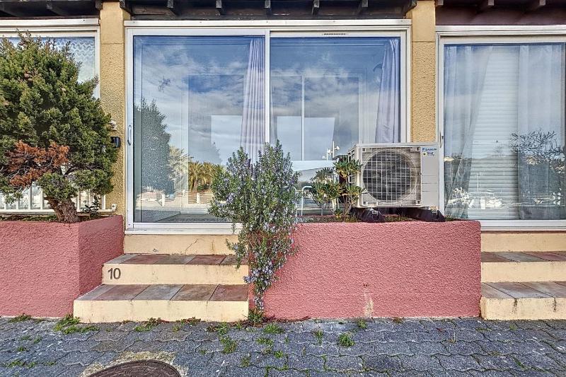 Studio with pool near the harbor - image 7