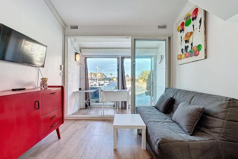 Studio with pool near the harbor - image 9