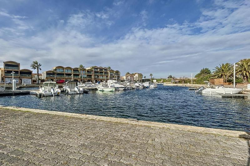 Studio with pool near the harbor - image 8