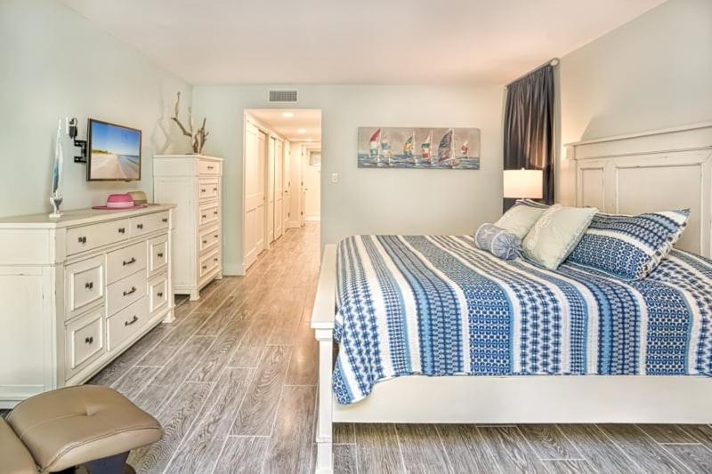 Lighthouse Point 222 - image 17
