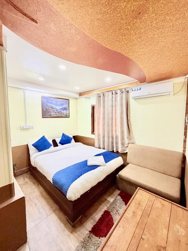 Hotel Sakura & Tandoori Restaurant - image 1