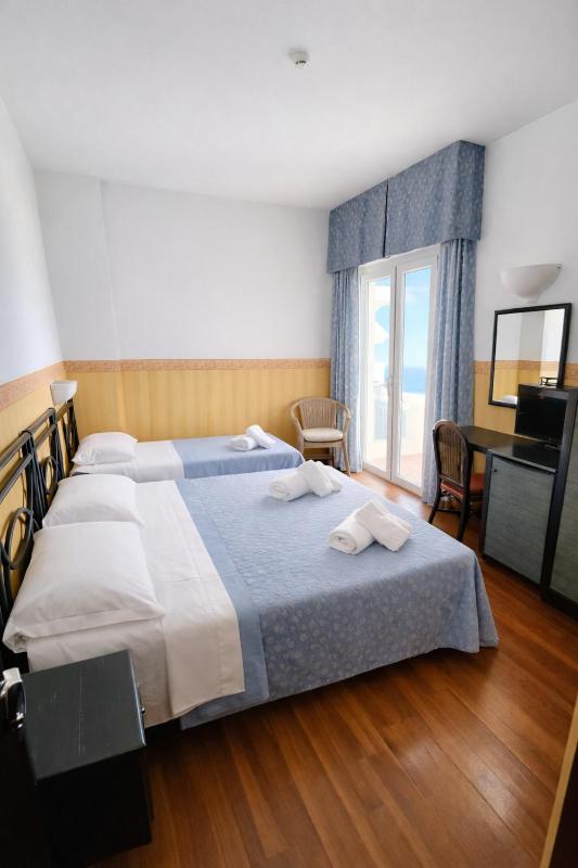 Hotel Regina Fronte Mare - image 5