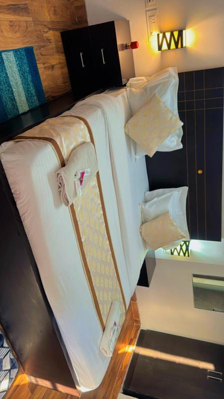 Vrindavan suites omex - image 35