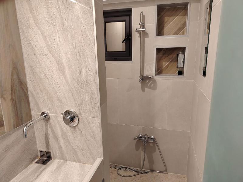 Waterfront Luxury Studio - image 3