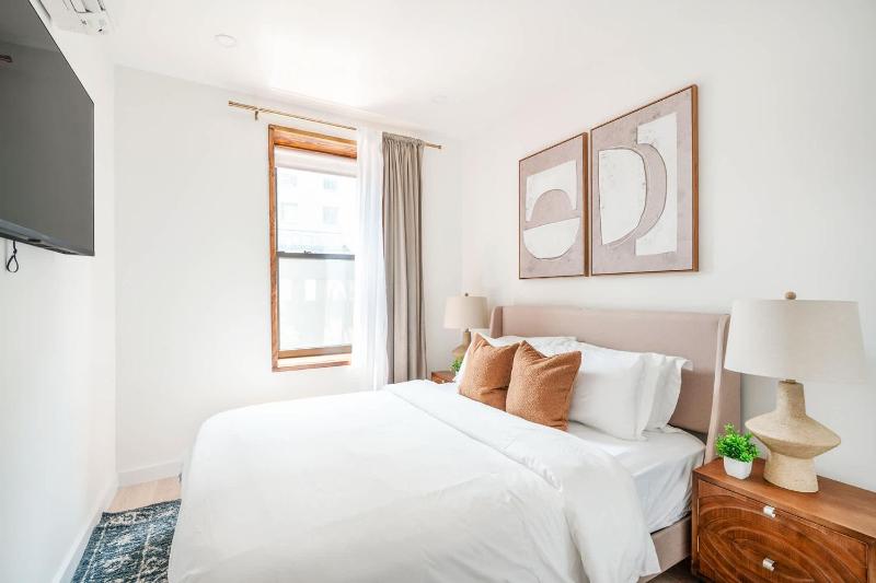 319-3A XL New Modern 1BR Union Square WD in Unit - image 3