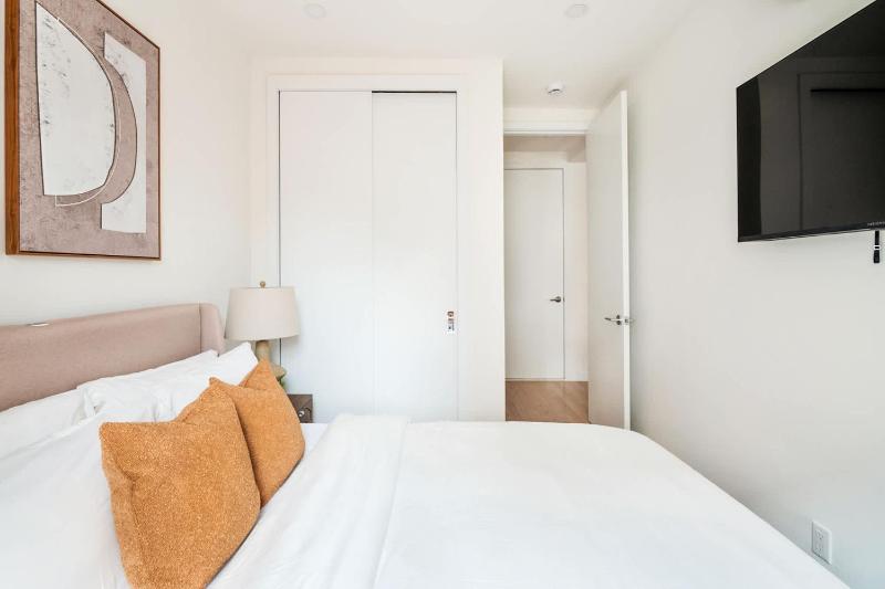 319-3A XL New Modern 1BR Union Square WD in Unit - image 10