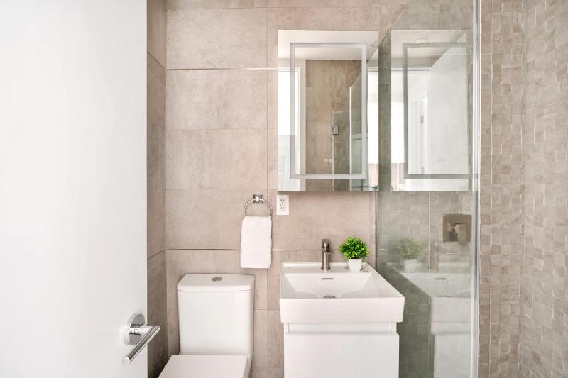 319-3A XL New Modern 1BR Union Square WD in Unit - image 13