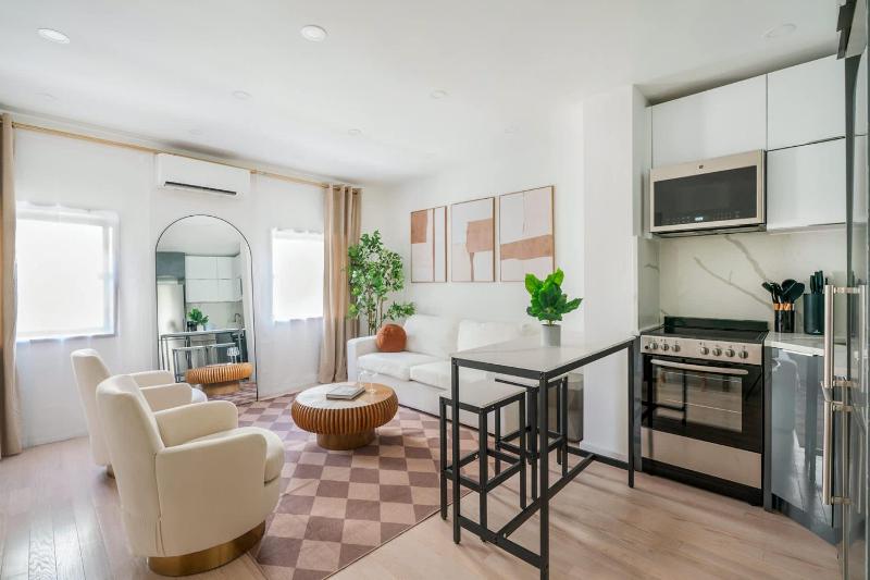 317-4B Brand New Modern 1BR Union Square WD in Unit - image 1