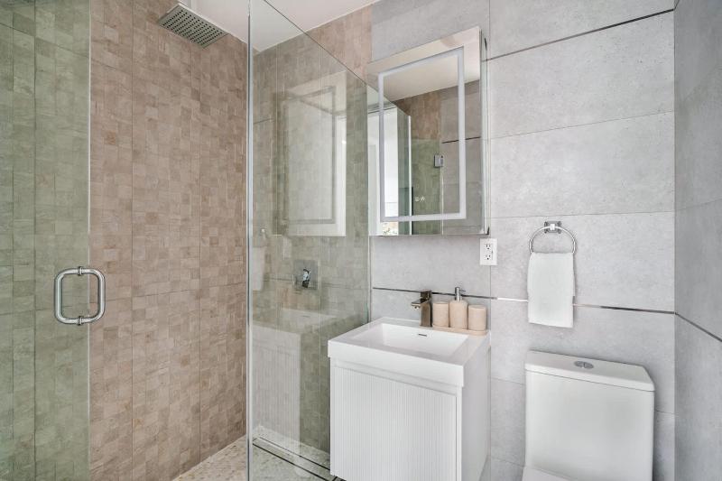 317-4B Brand New Modern 1BR Union Square WD in Unit - image 9