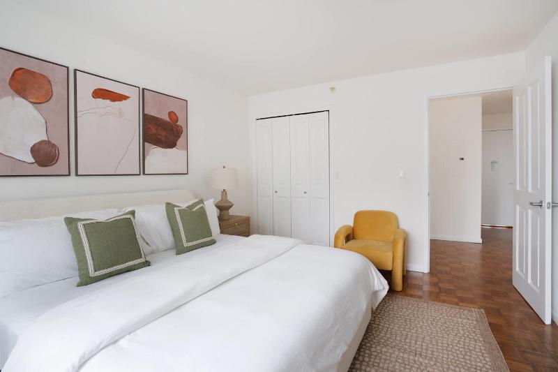 43-20A Newly furnished 1BR- full service Doorman laundry Gym Business Center - image 14