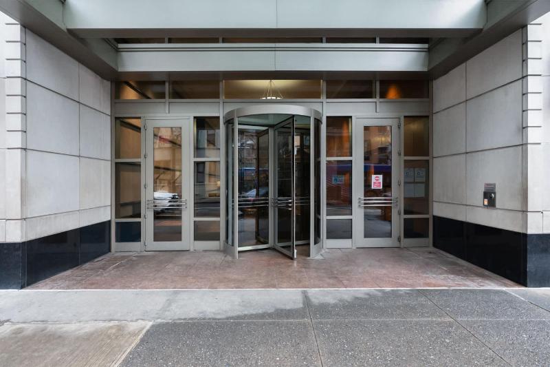 43-20A Newly furnished 1BR- full service Doorman laundry Gym Business Center - image 2