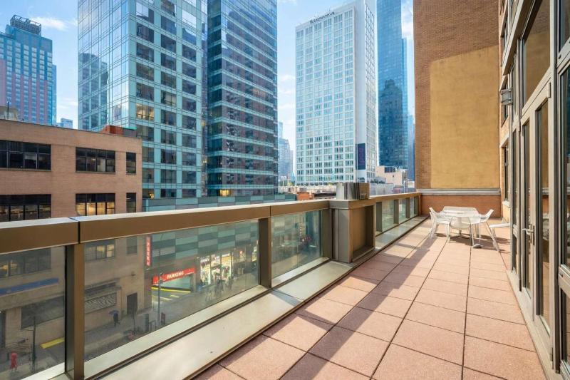 43-20A Newly furnished 1BR- full service Doorman laundry Gym Business Center - image 12