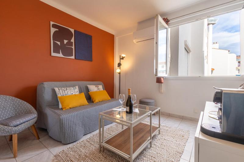 My elegant Studio in center of Cannes Festival - image 9